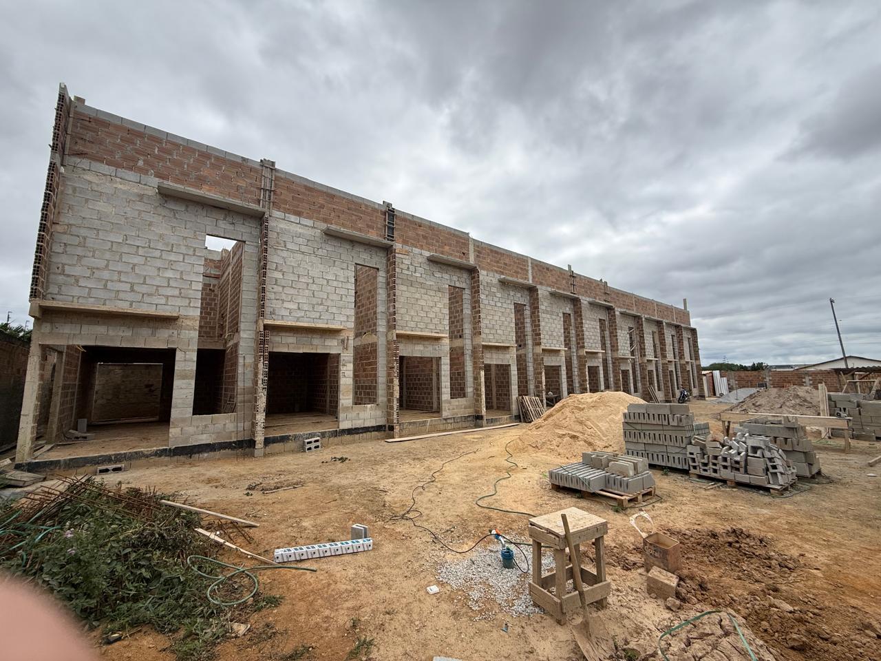 Foto real da obra: Vista ampla do canteiro em produção