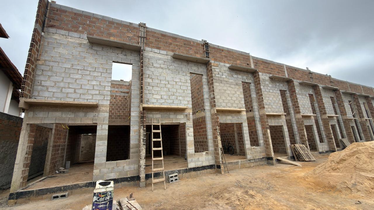 Foto real da obra: Sequência de unidades já erguidas
