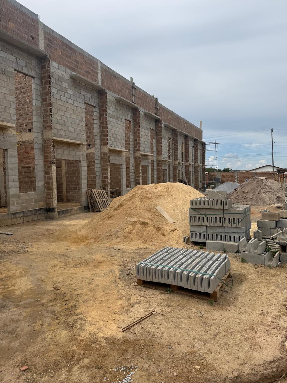 Foto real da obra: Vãos e vergas concretadas